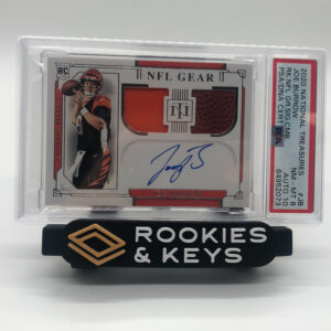 2020 National Treasures Football Joe Burrow Rookie NFL Gear Signatures PSA 8 w/ Auto 10